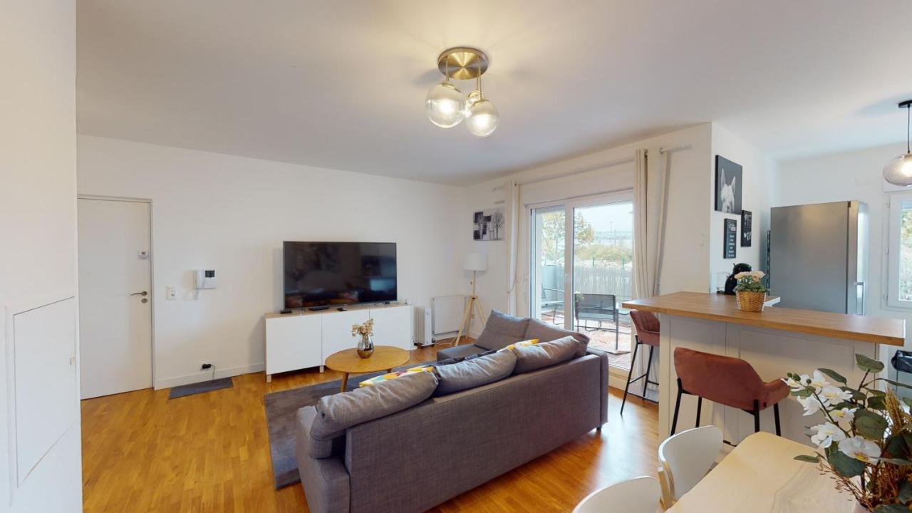 Live Like A Local Stylish 2Br With Balcony & Parking Apartman Saint-Denis  Kültér fotó
