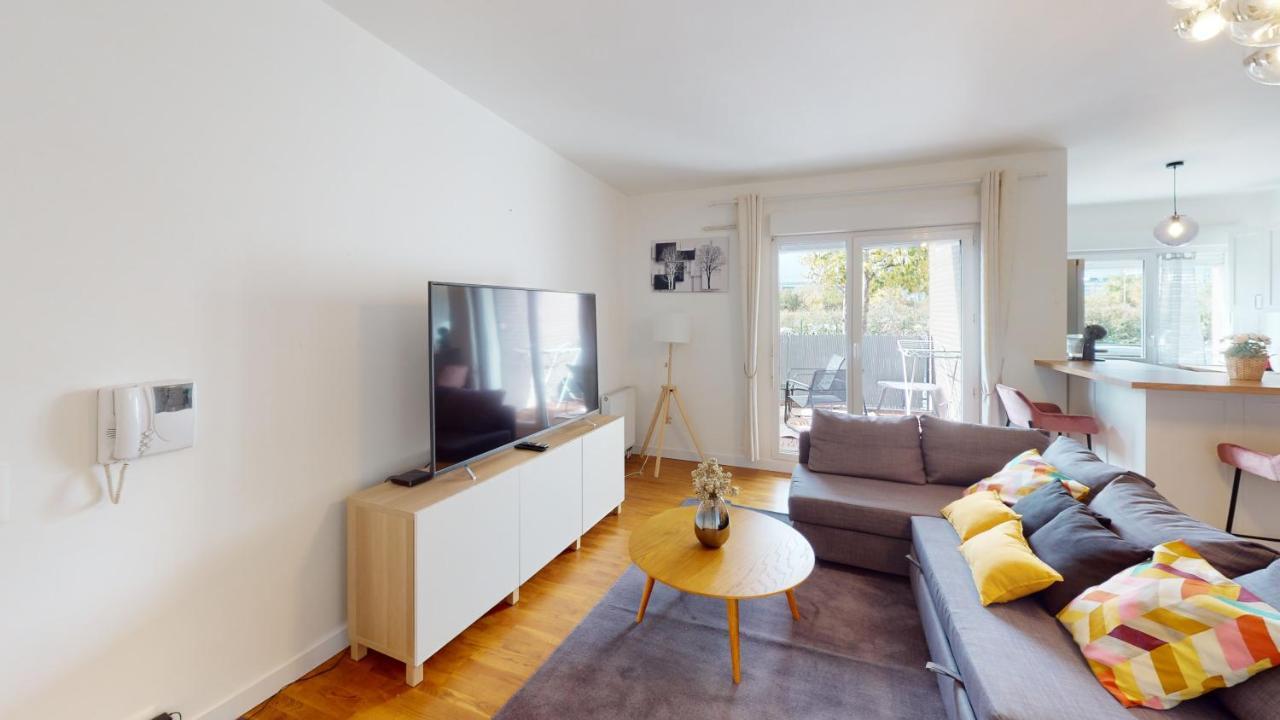 Live Like A Local Stylish 2Br With Balcony & Parking Apartman Saint-Denis  Kültér fotó