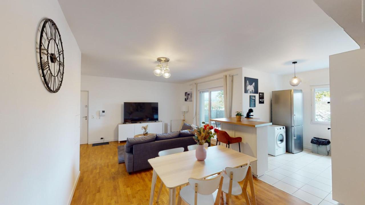Live Like A Local Stylish 2Br With Balcony & Parking Apartman Saint-Denis  Kültér fotó