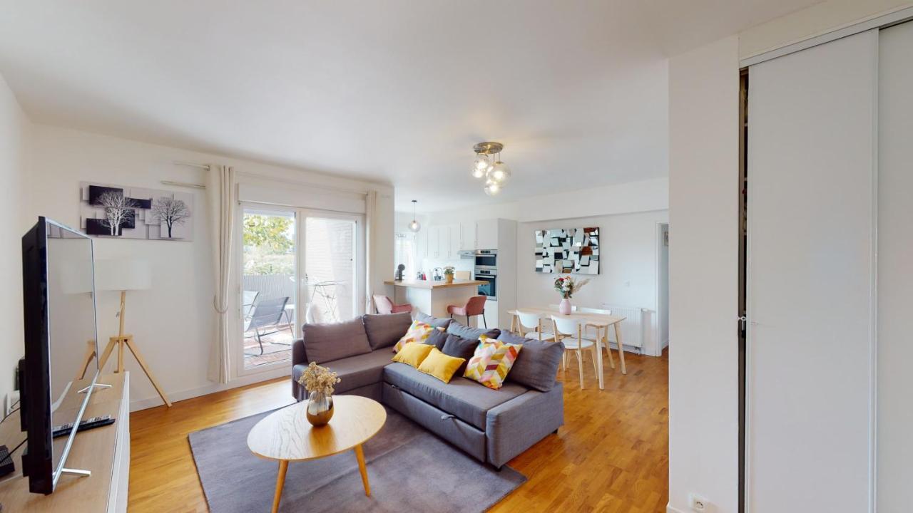 Live Like A Local Stylish 2Br With Balcony & Parking Apartman Saint-Denis  Kültér fotó