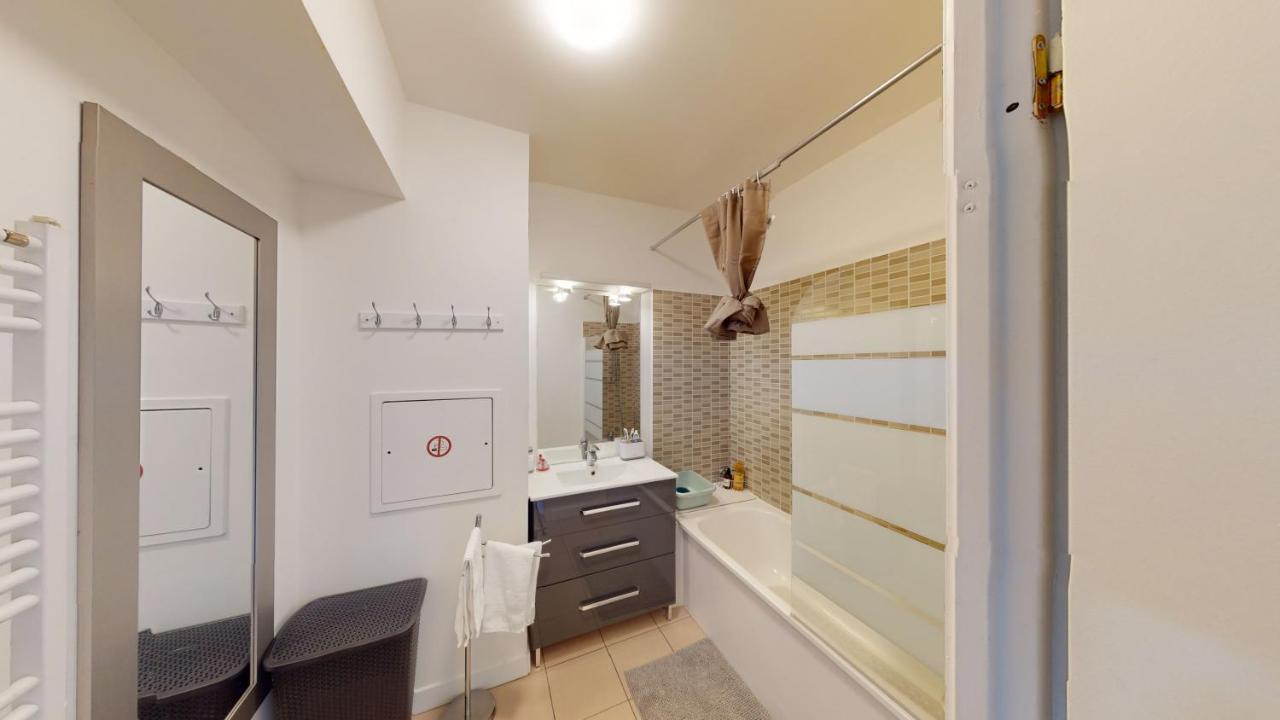 Live Like A Local Stylish 2Br With Balcony & Parking Apartman Saint-Denis  Kültér fotó