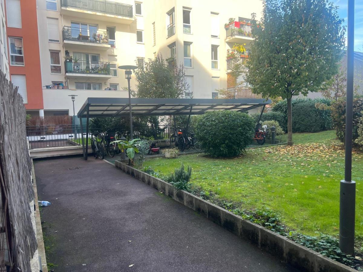 Live Like A Local Stylish 2Br With Balcony & Parking Apartman Saint-Denis  Kültér fotó